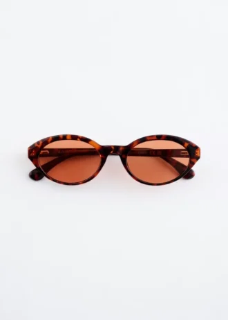 Sonnenbrille mit ovalem Rahmen