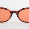 Sonnenbrille mit ovalem Rahmen