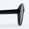 Sonnenbrille mit ovalem Rahmen