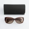 Sonnenbrille mit ovalem Rahmen
