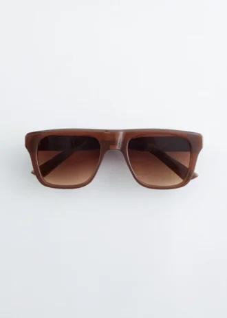 Sonnenbrille mit quadratischem Rahmen
