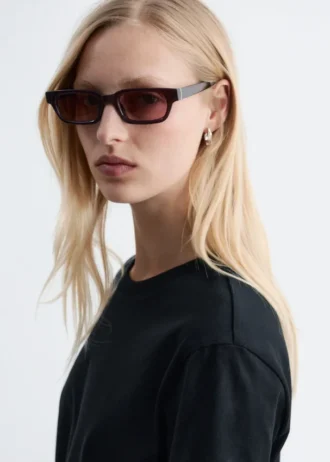 Sonnenbrille mit schmalem Rahmen