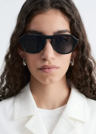Sonnenbrille mit weichen Kanten und quadratischem Rahmen