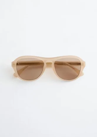 Sonnenbrille mit weichen Kanten und quadratischem Rahmen