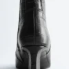 Stiefeletten mit spitzer Zehenpartie