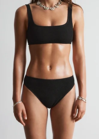 Strukturierte Bikini-Slips mit hoher Taille