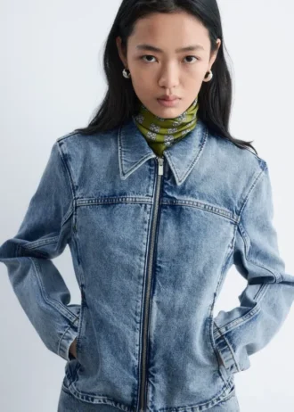 Taillierte Jeansjacke mit Reißverschluss