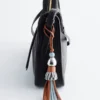 Taschenanhänger aus Leder mit Quaste