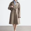 Trenchcoat aus Wolle mit Bindegürtel