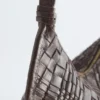 Umhängetasche aus geflochtenem Leder
