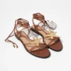 Verzierte Riemchensandalen