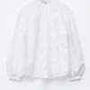 Voluminöse Bluse mit Blumenapplikationen