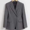Zweireihiger asymmetrischer Blazer